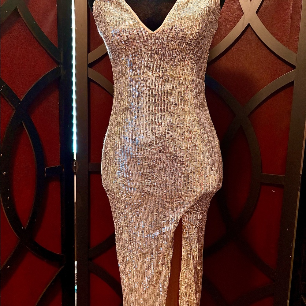 Fashion Nova Champagne Sequin Slit Gown - Size M ✨